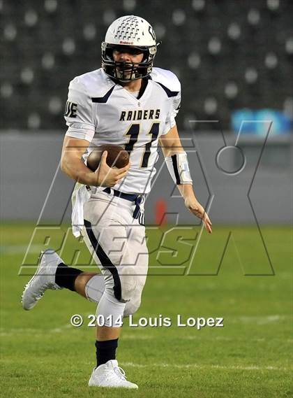 Thumbnail 2 in Central Catholic vs. St. Margaret's (CIF State Final DIV 4) photogallery.