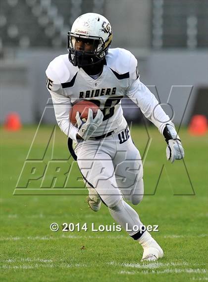 Thumbnail 3 in Central Catholic vs. St. Margaret's (CIF State Final DIV 4) photogallery.