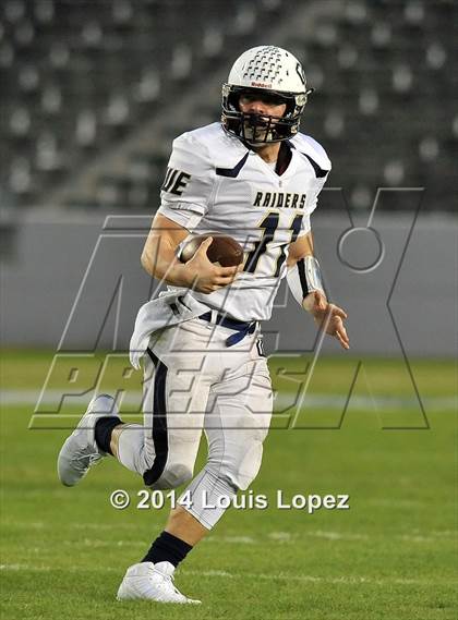 Thumbnail 3 in Central Catholic vs. St. Margaret's (CIF State Final DIV 4) photogallery.