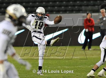 Thumbnail 2 in Central Catholic vs. St. Margaret's (CIF State Final DIV 4) photogallery.