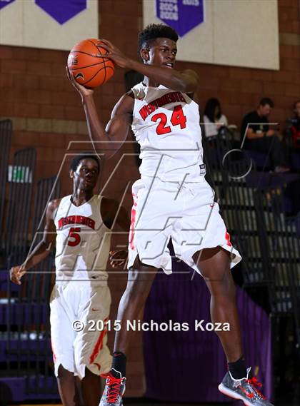 Thumbnail 2 in Westchester vs. Narbonne (#D1Bound SoCal. Christmas Classic) photogallery.