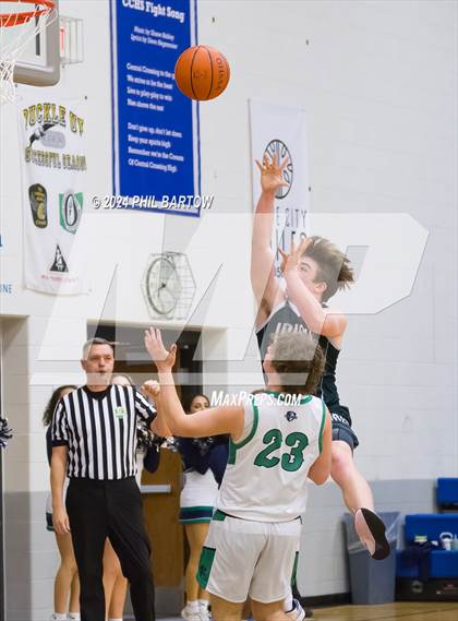 Thumbnail 2 in Fisher Catholic vs  Tree of Life Christian (OHSAA Central District Division IV District Semifinal) photogallery.