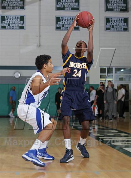Thumbnail 2 in Palisades vs. JW North (MLK Showcase) photogallery.