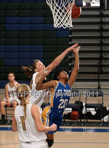 Thumbnail 3 in El Toro vs. Bishop's (So Cal Holiday Prep Classic) photogallery.