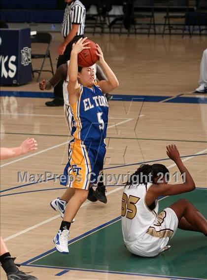 Thumbnail 3 in El Toro vs. Bishop's (So Cal Holiday Prep Classic) photogallery.