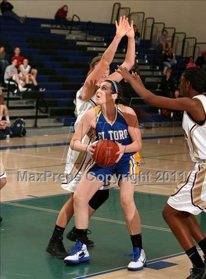 Thumbnail 3 in El Toro vs. Bishop's (So Cal Holiday Prep Classic) photogallery.