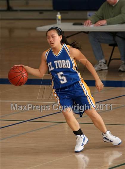 Thumbnail 3 in El Toro vs. Bishop's (So Cal Holiday Prep Classic) photogallery.