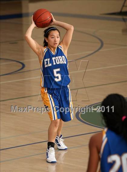 Thumbnail 3 in El Toro vs. Bishop's (So Cal Holiday Prep Classic) photogallery.