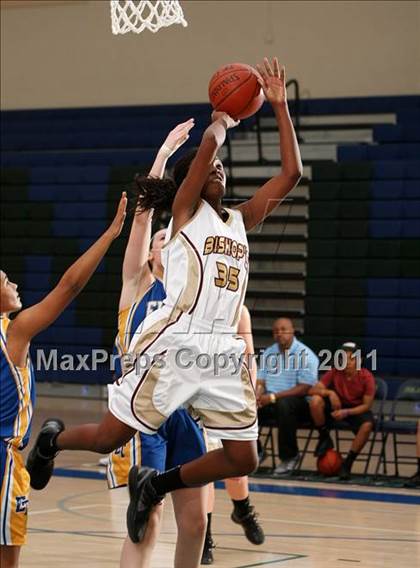 Thumbnail 3 in El Toro vs. Bishop's (So Cal Holiday Prep Classic) photogallery.