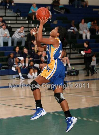 Thumbnail 3 in El Toro vs. Bishop's (So Cal Holiday Prep Classic) photogallery.