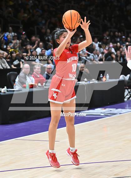 Thumbnail 2 in Monument Valley vs. Window Rock (AIA 3A Quarterfinal) photogallery.