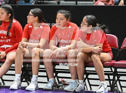 Thumbnail 3 in Monument Valley vs. Window Rock (AIA 3A Quarterfinal) photogallery.