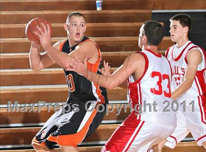 Thumbnail 1 in Powell vs Halls (Kroger Thanksgiving Classic) photogallery.
