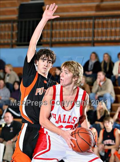 Thumbnail 2 in Powell vs Halls (Kroger Thanksgiving Classic) photogallery.