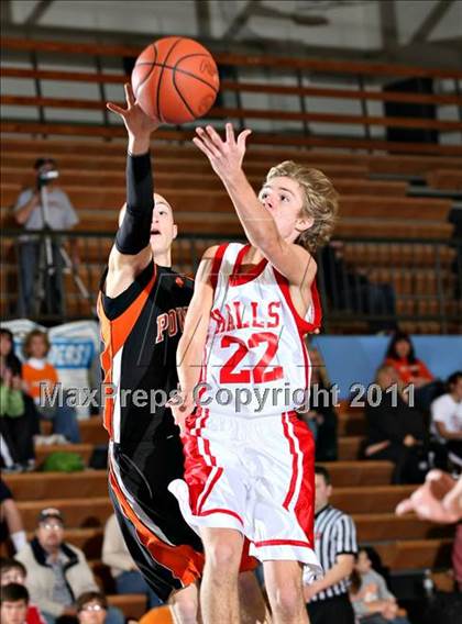 Thumbnail 3 in Powell vs Halls (Kroger Thanksgiving Classic) photogallery.