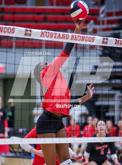 Thumbnail 2 in Edmond Memorial @ Mustang photogallery.