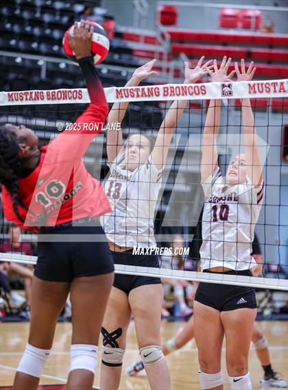 Thumbnail 1 in Edmond Memorial @ Mustang photogallery.