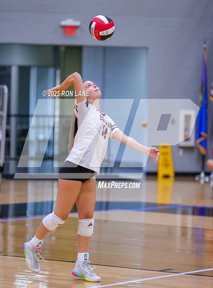 Thumbnail 1 in Edmond Memorial @ Mustang photogallery.