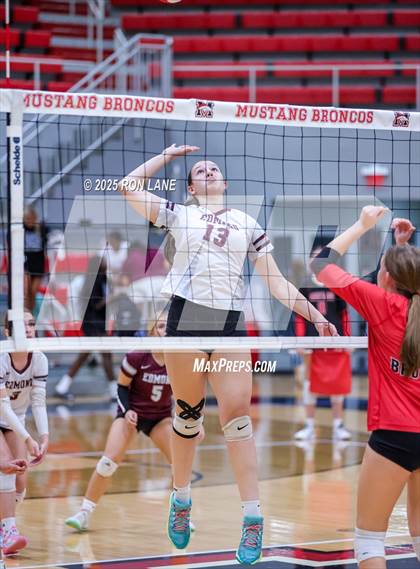 Thumbnail 2 in Edmond Memorial @ Mustang photogallery.