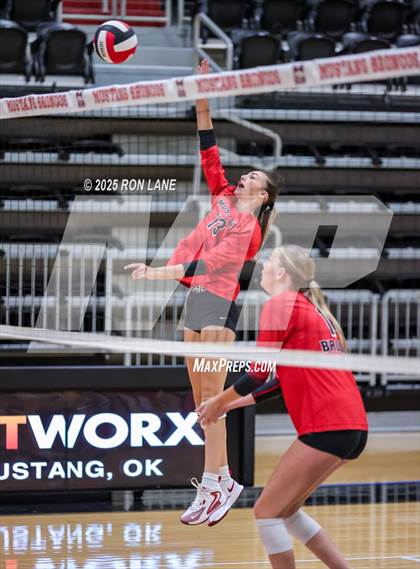 Thumbnail 1 in Edmond Memorial @ Mustang photogallery.
