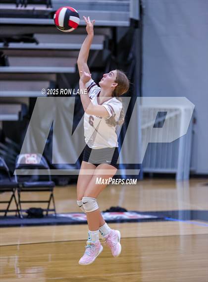Thumbnail 1 in Edmond Memorial @ Mustang photogallery.