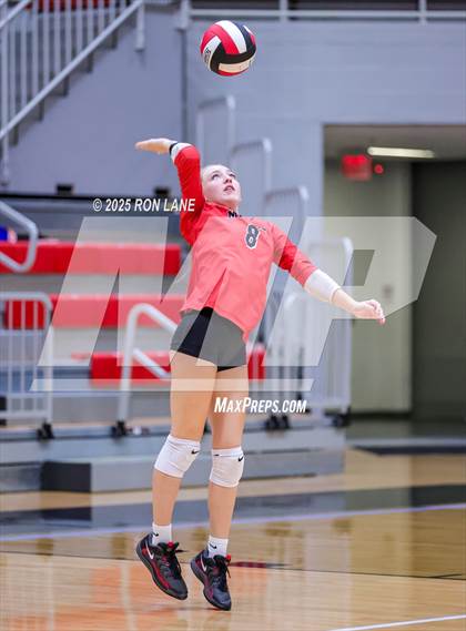 Thumbnail 2 in Edmond Memorial @ Mustang photogallery.