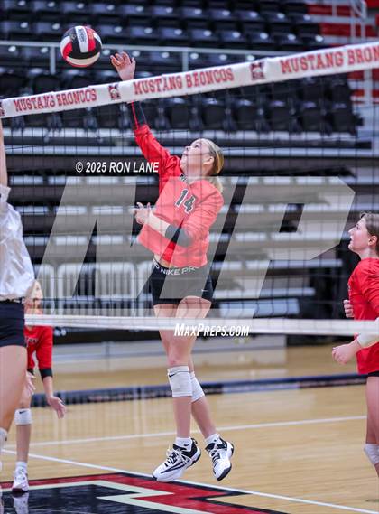 Thumbnail 2 in Edmond Memorial @ Mustang photogallery.