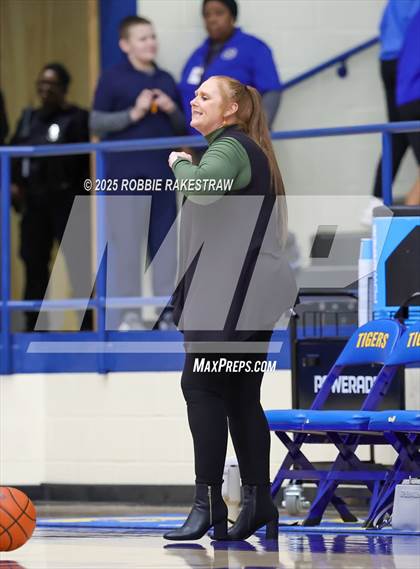Thumbnail 2 in Kerens vs. Axtell (UIL 2A D1 Bi-District Playoff) photogallery.