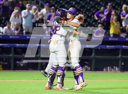 Thumbnail 1 in Shiner vs. New Home (UIL 2A Baseball State Semifinal) photogallery.