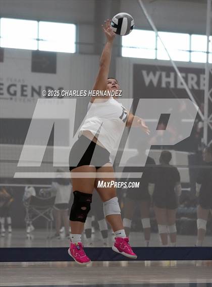 Thumbnail 2 in Klein Oak vs Shadow Creek (Legends Invitational) photogallery.