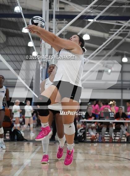 Thumbnail 2 in Klein Oak vs Shadow Creek (Legends Invitational) photogallery.