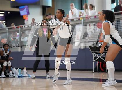 Thumbnail 3 in Klein Oak vs Shadow Creek (Legends Invitational) photogallery.