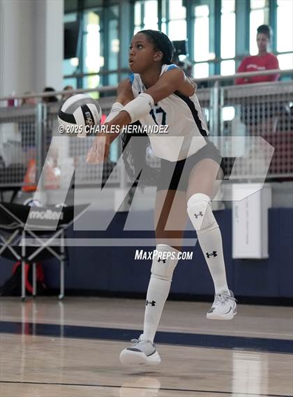 Thumbnail 2 in Klein Oak vs Shadow Creek (Legends Invitational) photogallery.