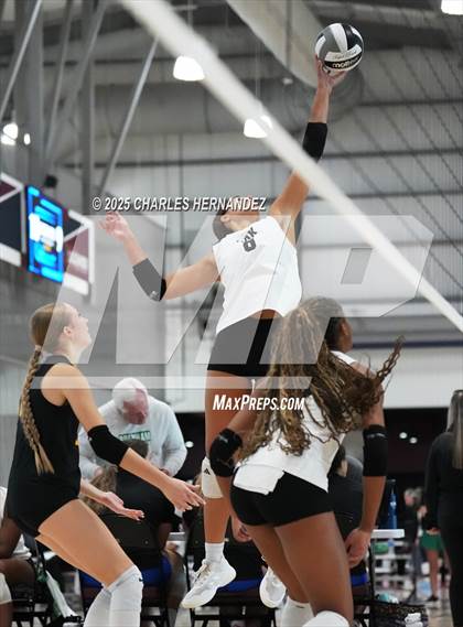 Thumbnail 2 in Klein Oak vs Shadow Creek (Legends Invitational) photogallery.