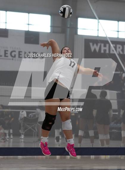 Thumbnail 3 in Klein Oak vs Shadow Creek (Legends Invitational) photogallery.