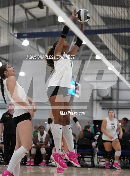 Thumbnail 3 in Klein Oak vs Shadow Creek (Legends Invitational) photogallery.