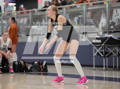 Thumbnail 3 in Klein Oak vs Shadow Creek (Legends Invitational) photogallery.