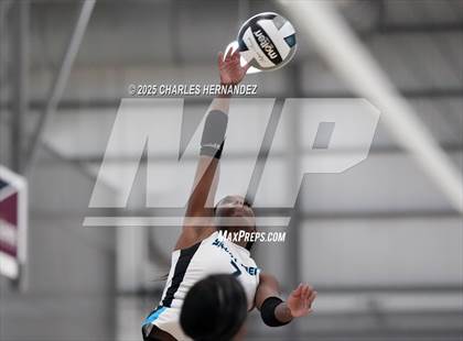 Thumbnail 2 in Klein Oak vs Shadow Creek (Legends Invitational) photogallery.