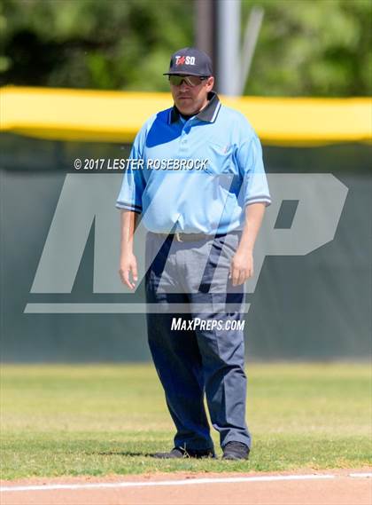 Thumbnail 3 in Bruni vs. D'Hanis (UIL 1A Regional Playoffs) photogallery.