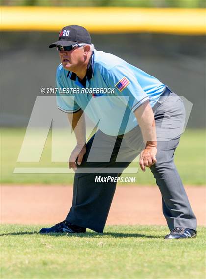 Thumbnail 2 in Bruni vs. D'Hanis (UIL 1A Regional Playoffs) photogallery.