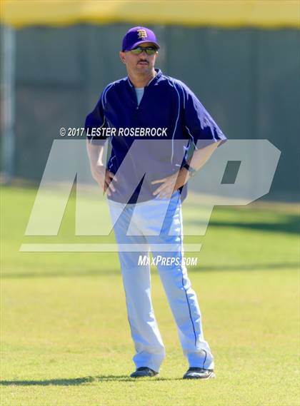 Thumbnail 2 in Bruni vs. D'Hanis (UIL 1A Regional Playoffs) photogallery.