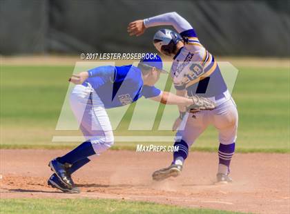 Thumbnail 1 in Bruni vs. D'Hanis (UIL 1A Regional Playoffs) photogallery.
