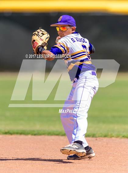 Thumbnail 1 in Bruni vs. D'Hanis (UIL 1A Regional Playoffs) photogallery.