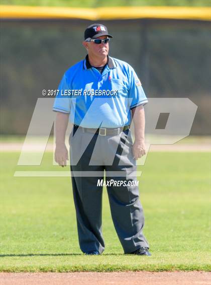 Thumbnail 3 in Bruni vs. D'Hanis (UIL 1A Regional Playoffs) photogallery.