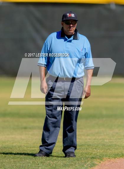 Thumbnail 1 in Bruni vs. D'Hanis (UIL 1A Regional Playoffs) photogallery.