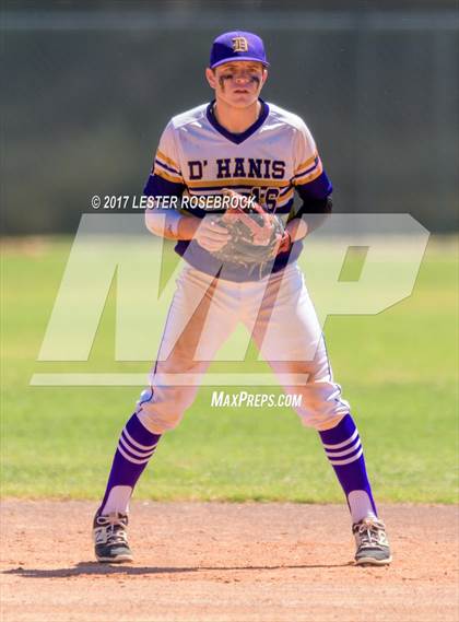 Thumbnail 1 in Bruni vs. D'Hanis (UIL 1A Regional Playoffs) photogallery.