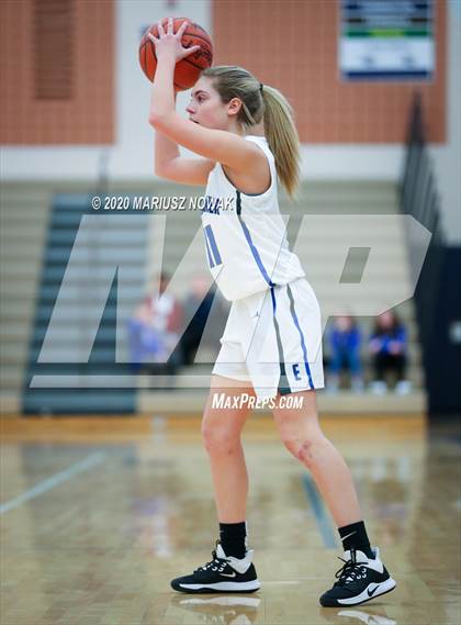 Thumbnail 3 in Utica Eisenhower vs. Rochester (MHSAA District Final) photogallery.