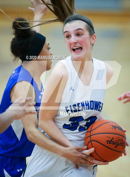Thumbnail 3 in Utica Eisenhower vs. Rochester (MHSAA District Final) photogallery.