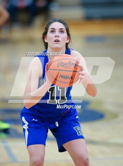 Thumbnail 3 in Utica Eisenhower vs. Rochester (MHSAA District Final) photogallery.