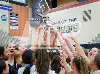 Thumbnail 2 in Utica Eisenhower vs. Rochester (MHSAA District Final) photogallery.